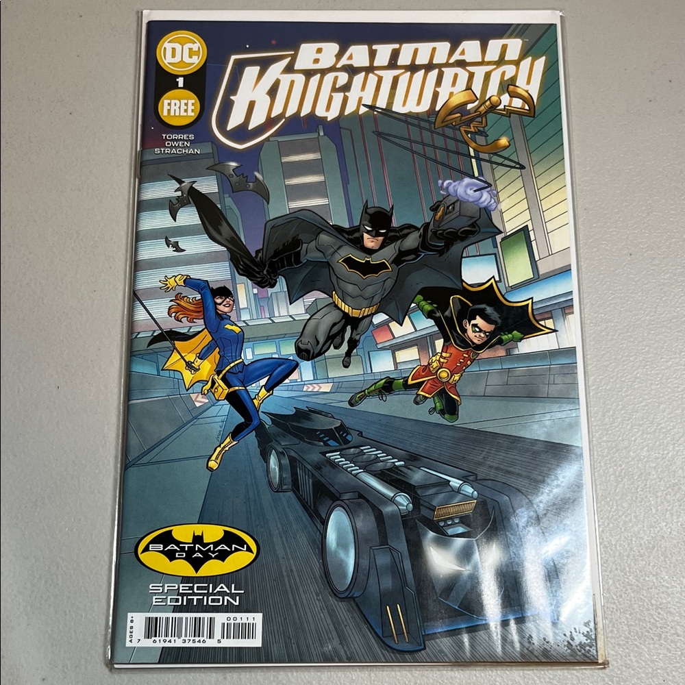 NEW 2021 DC Batman Knightwatch Special Edition Comic - Black and Blue